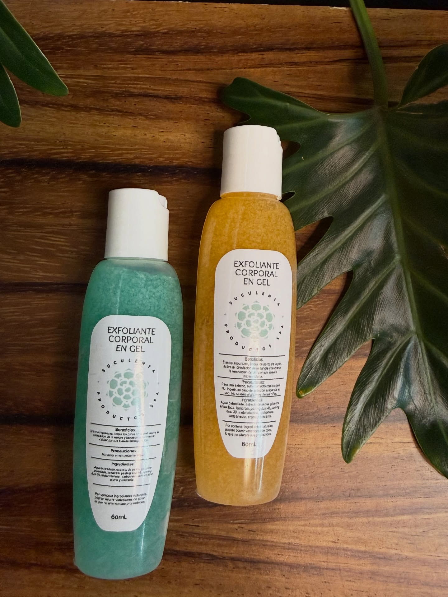 Productos de cuidado capilar y spa en exhibición en GLOSS Salon